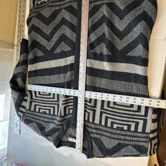 New York & Company Aztec Cardigan Women Size Medium Grey Black Long - Picture 6 of 9